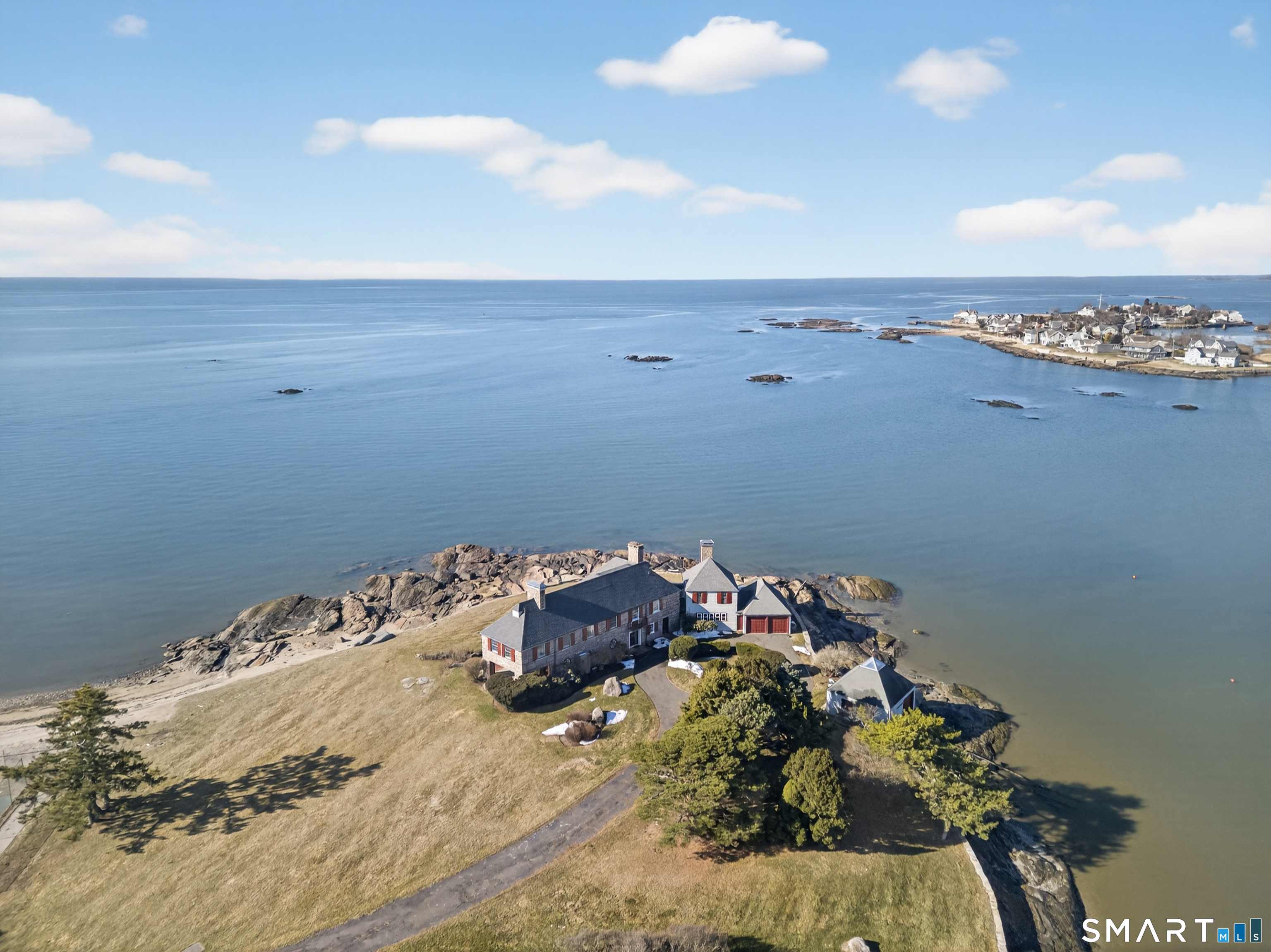 39 Vineyard Place Guilford, CT 06437 - Photo 39 of 41 a bed sitting in a bedroom next to a lamp