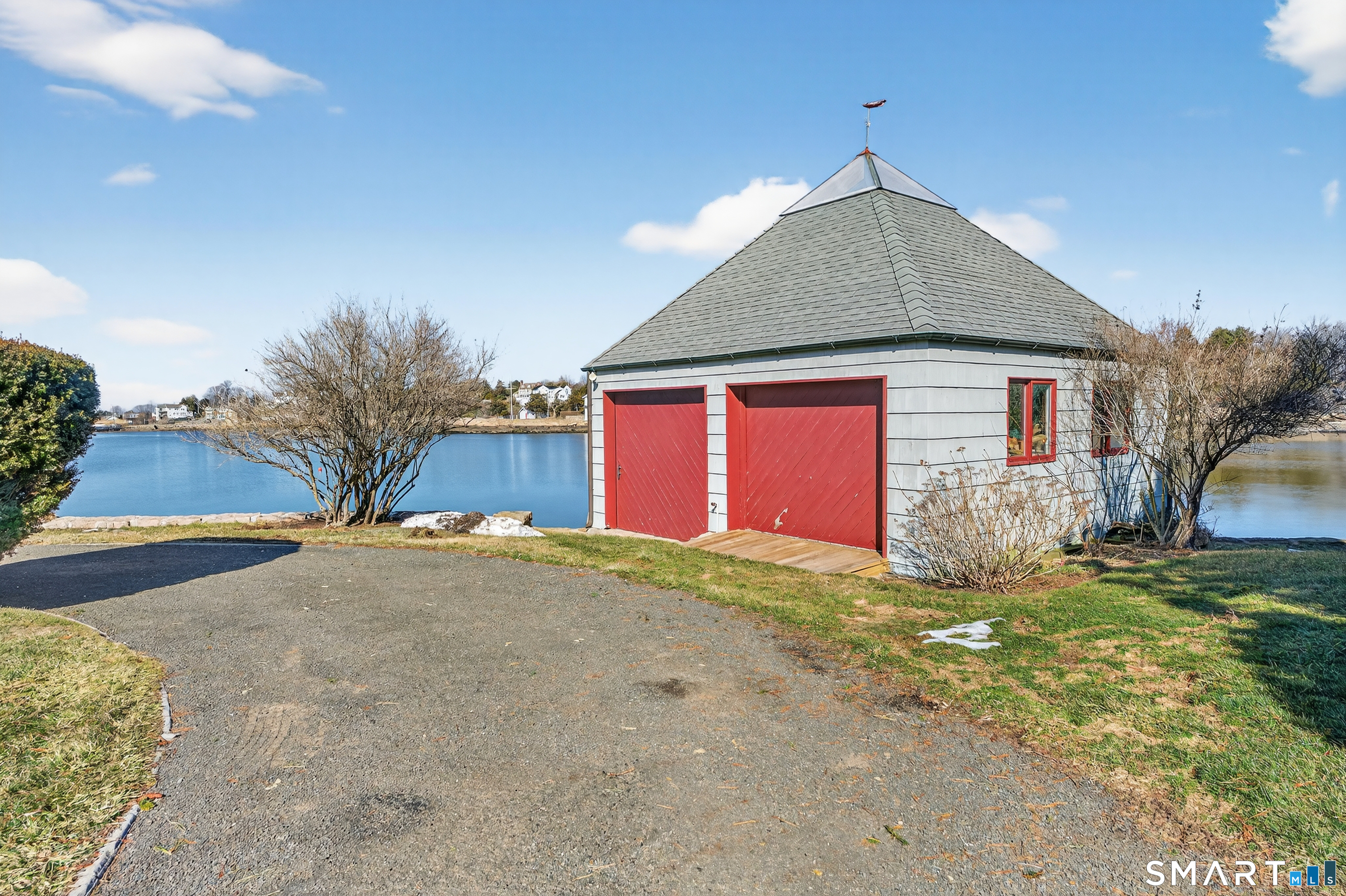 39 Vineyard Place Guilford, CT 06437 - Photo 5 of 41 a front view of house with yard and trees