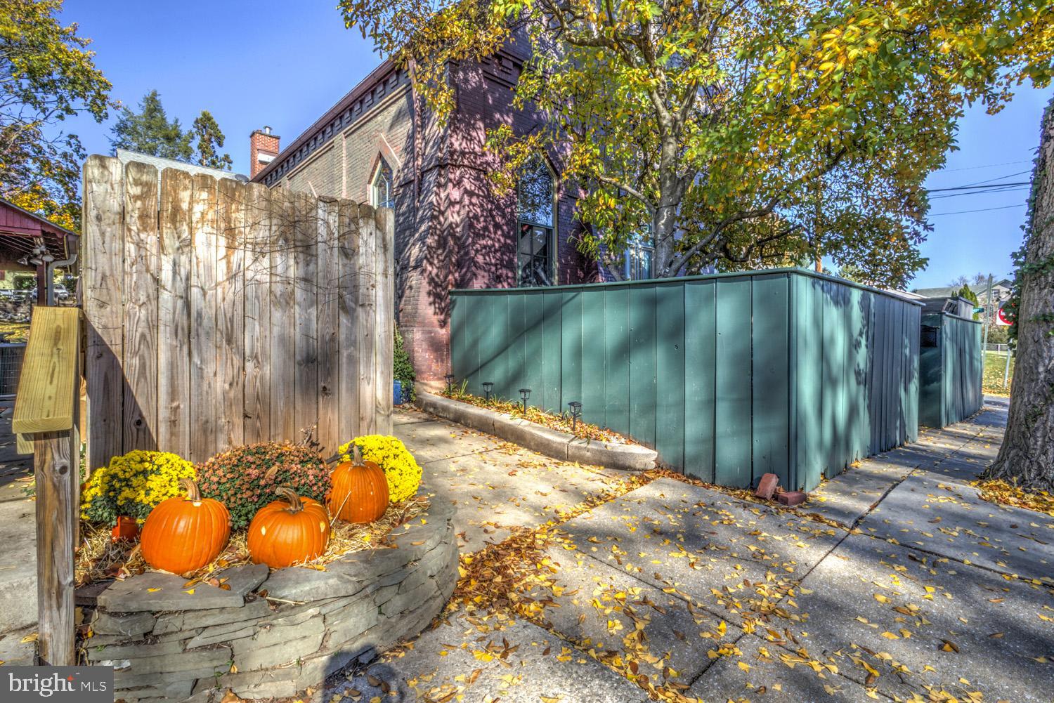 102 West Walnut Street Marietta, PA 17547 - Photo 2 of 37