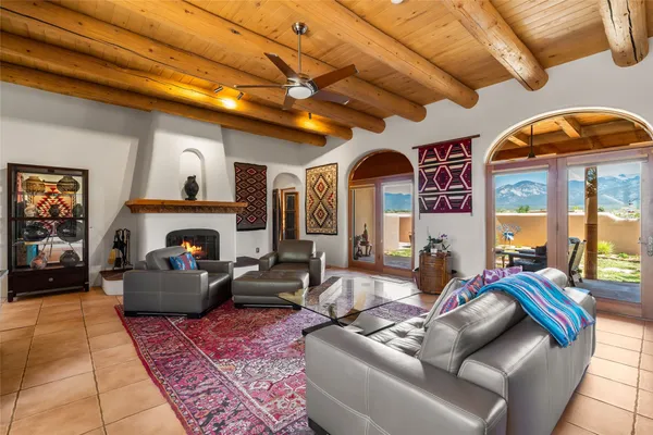 $1,475,000 | 35 North Mesa Road, El Prado, NM 87529