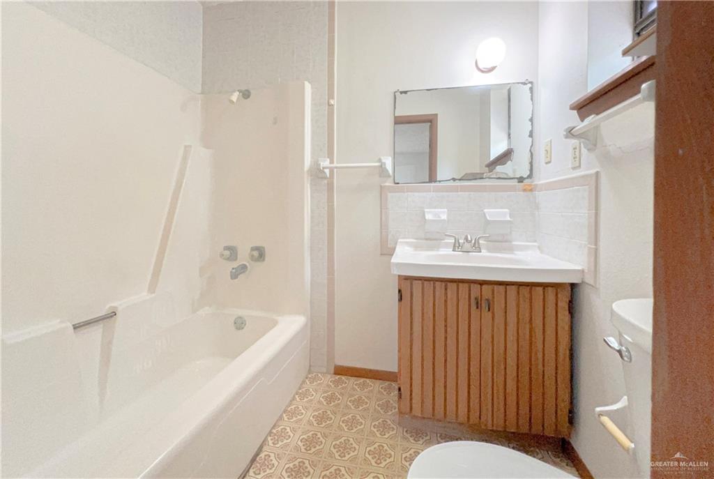 218 East Colorado Street Rio Hondo, TX 78583 - Photo 11 of 18 a bathroom with a tub sink and mirror
