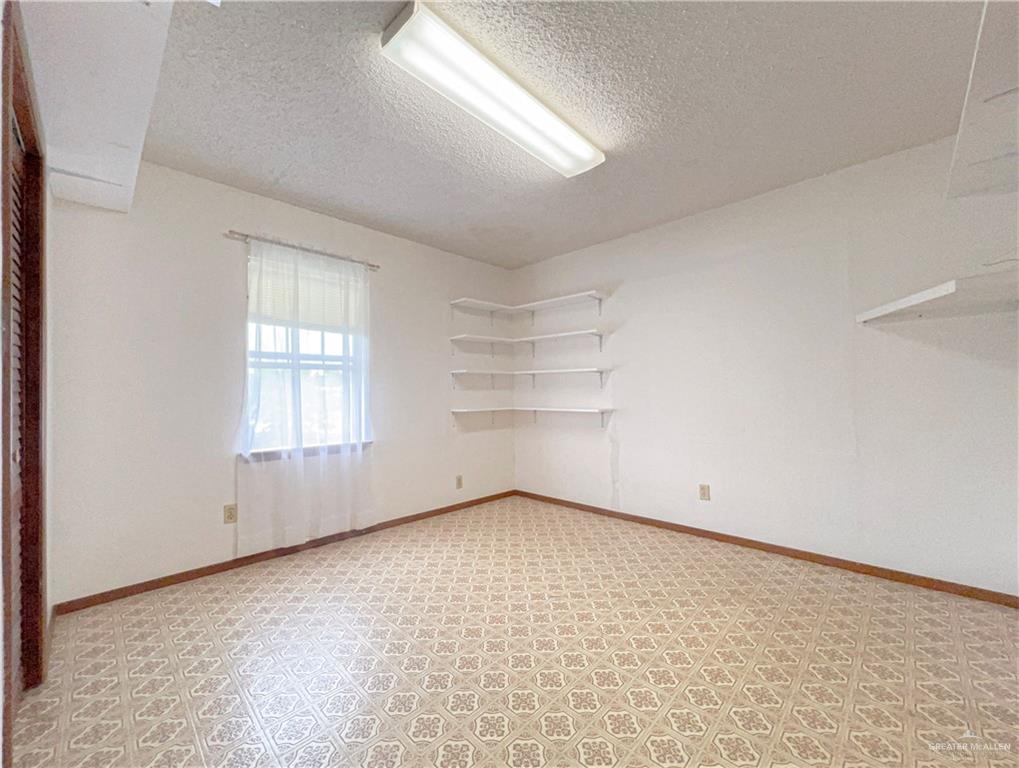 218 East Colorado Street Rio Hondo, TX 78583 - Photo 9 of 18 an empty room with windows