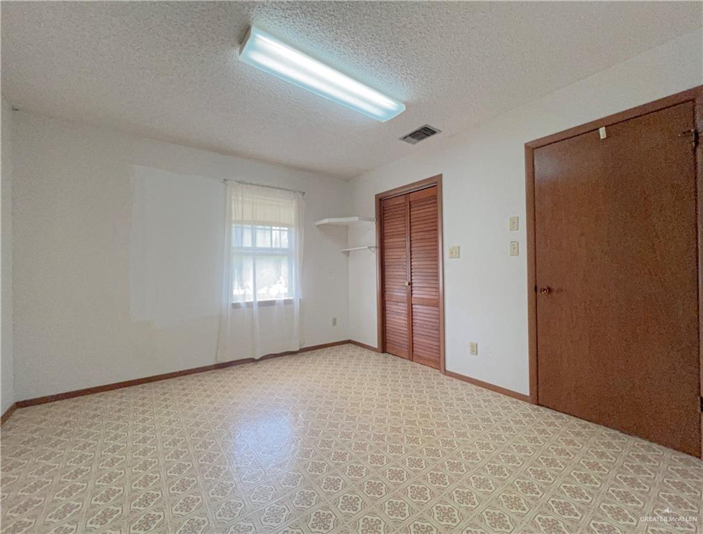 218 East Colorado Street Rio Hondo, TX 78583 - Photo 10 of 18 an empty room with windows