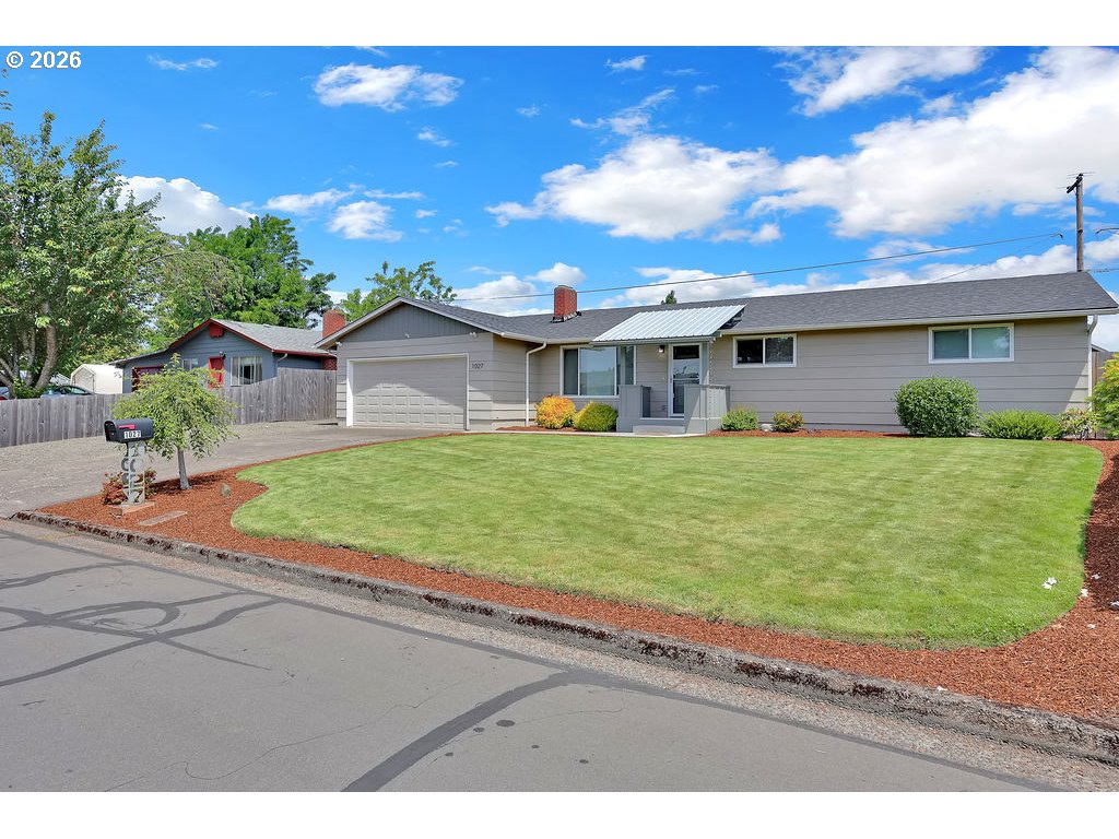 1027 Longridge Drive Springfield, OR 97478 - Photo 3 of 43
