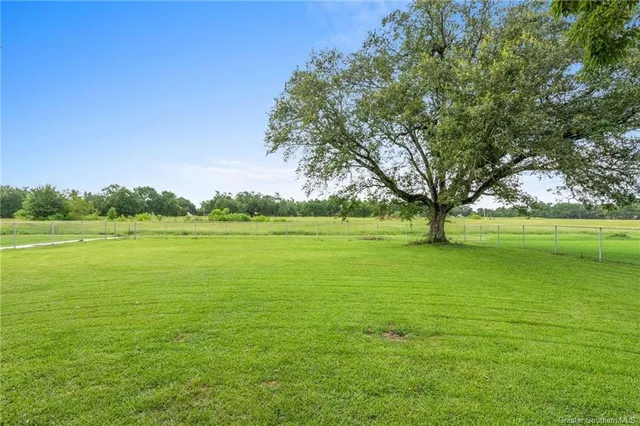 $327,000 | 2231 West Dave Dugas Road, Sulphur, LA 70665