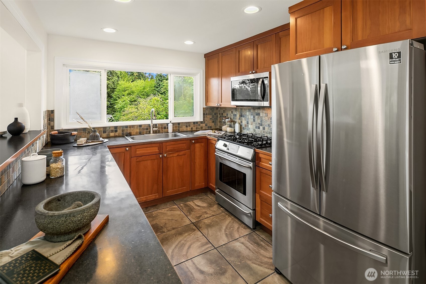 8715 Bowdoin Way Edmonds, WA 98026 - Photo 12 of 35