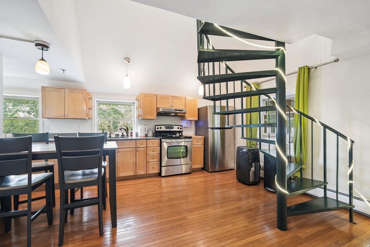 34 Floral Avenue, Unit 5 Dover, NH 03820 - Photo 2 of 19