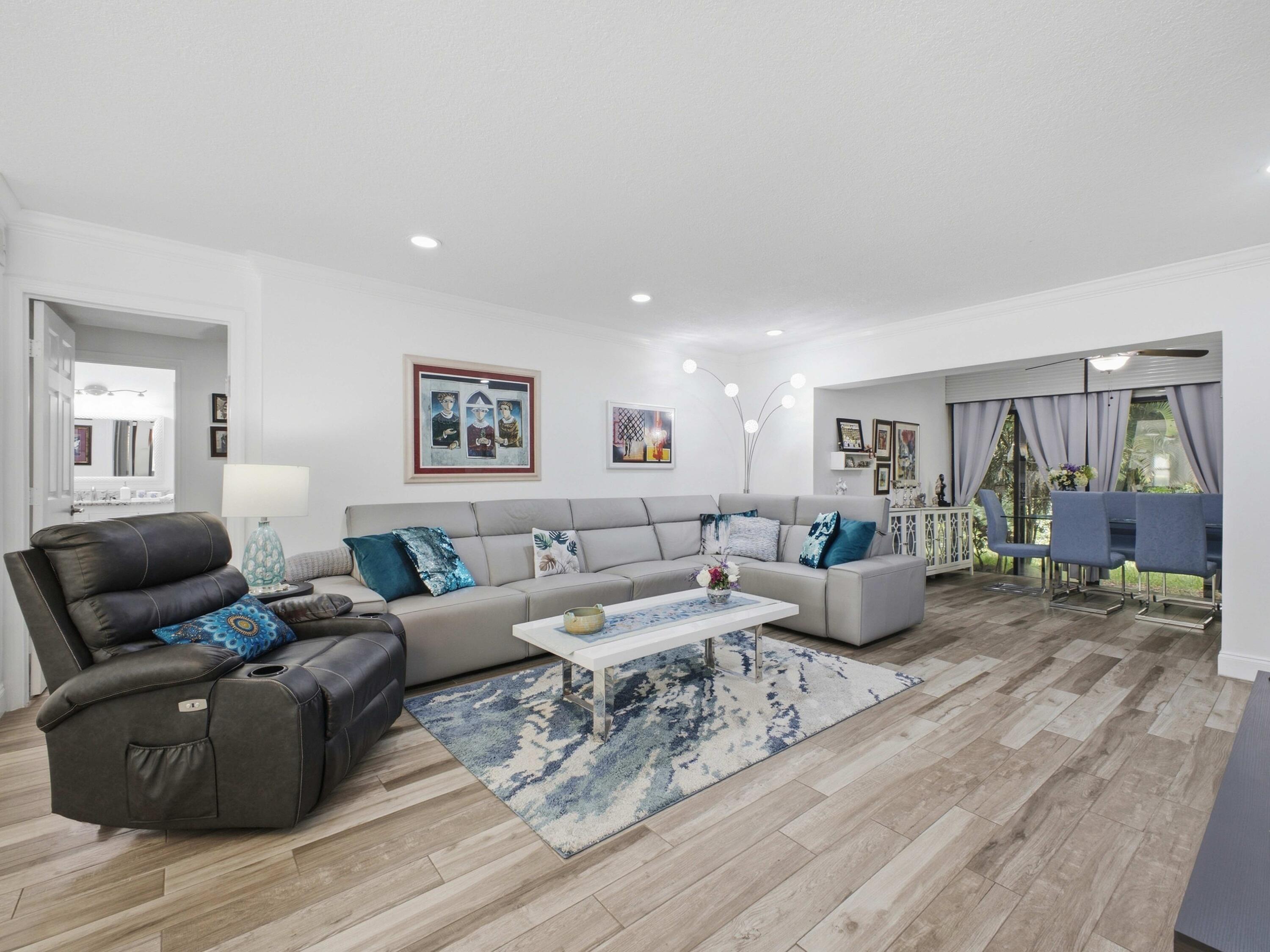 21621 Arriba Real, Unit 1I Boca Raton, FL 33433 - Photo 12 of 44 Living Room
