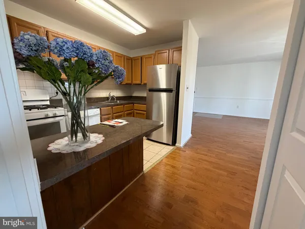 $1,750 | 7352 Lee Highway, Unit 201, Falls Church, VA 22046