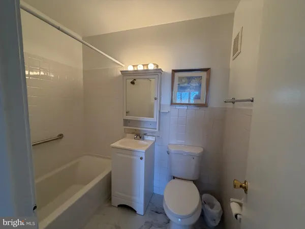 $1,750 | 7352 Lee Highway, Unit 201, Falls Church, VA 22046