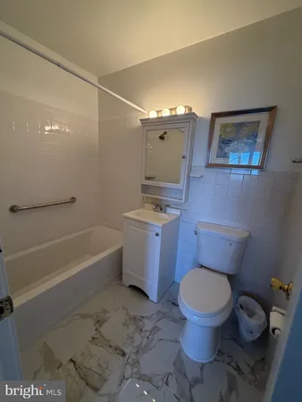 $1,750 | 7352 Lee Highway, Unit 201, Falls Church, VA 22046