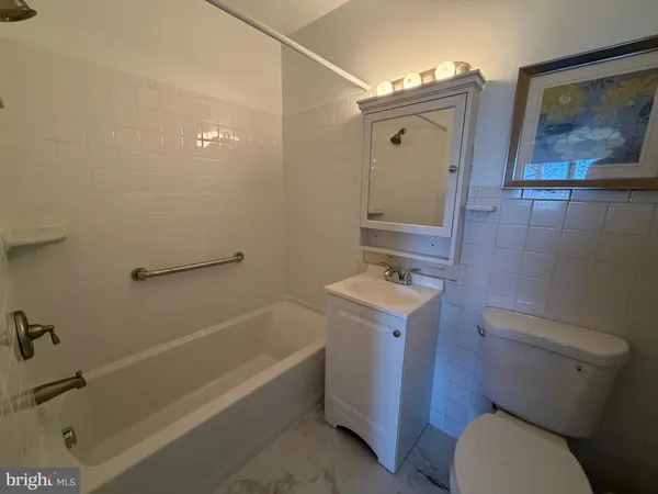 $1,750 | 7352 Lee Highway, Unit 201, Falls Church, VA 22046