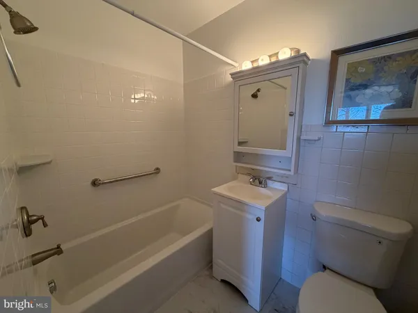 $1,750 | 7352 Lee Highway, Unit 201, Falls Church, VA 22046