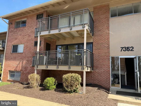$1,750 | 7352 Lee Highway, Unit 201, Falls Church, VA 22046