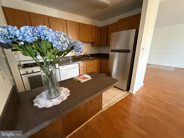 $1,750 | 7352 Lee Highway, Unit 201, Falls Church, VA 22046