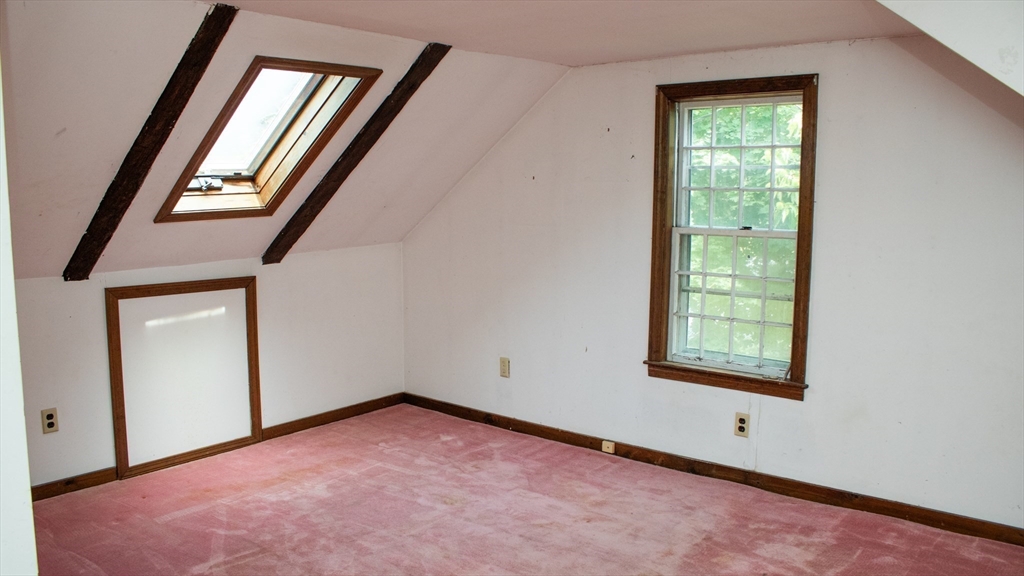562 North Avenue Rochester, MA 02770 - Photo 19 of 32 an empty room with windows