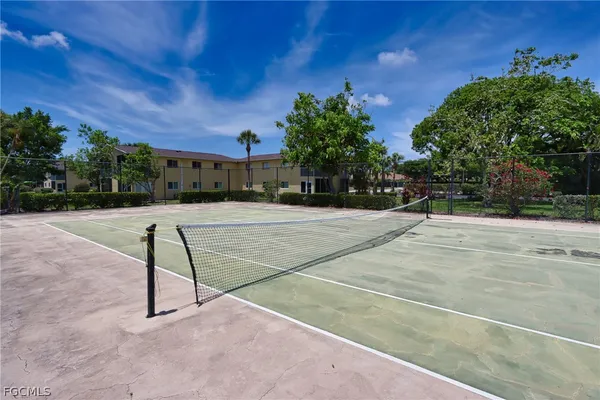 $1,300 | 8109 Country Road, Unit 206, Fort Myers, FL 33919