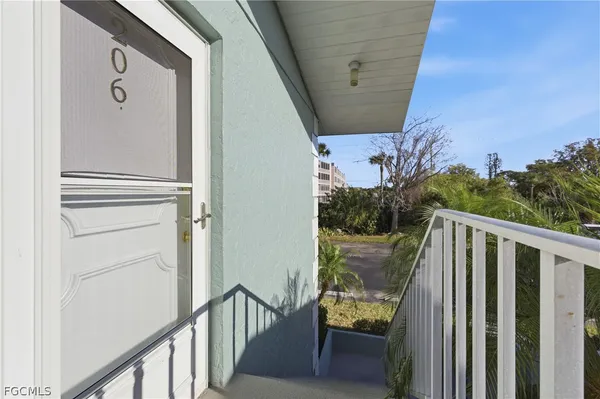 $1,300 | 8109 Country Road, Unit 206, Fort Myers, FL 33919