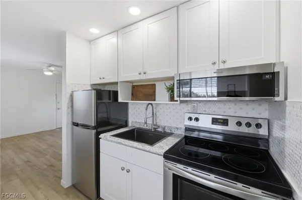 $1,300 | 8109 Country Road, Unit 206, Fort Myers, FL 33919