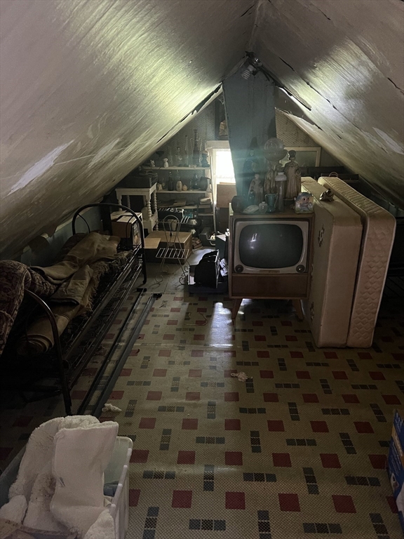 929 Point Road Marion, MA 02738 - Photo 9 of 9 a picture of water heater room