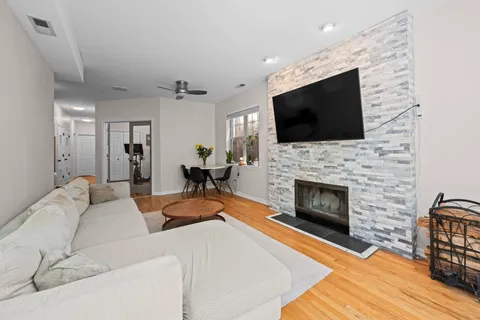 $400,000 | 2710 West Haddon Avenue, Unit 2, Chicago, IL 60622