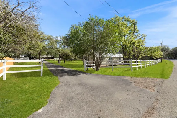 $479,500 | 390 Galveston Street, Bandera, TX 78003