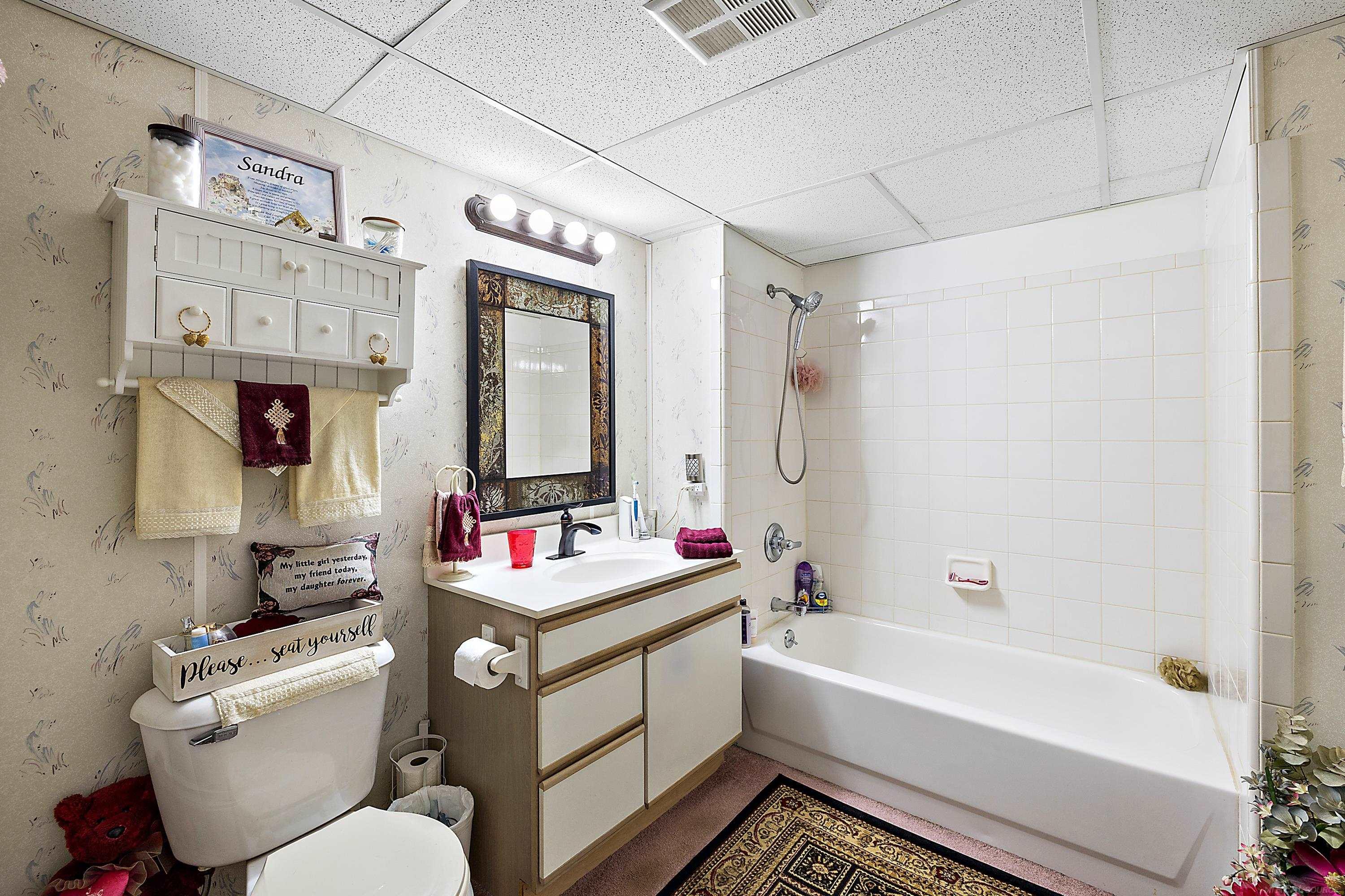 2322 London Bridge Drive Rochester, MI 48307 - Photo 28 of 32 50148120-187482e7-dd9a-4ecd-bacb-14ad8aec34f0.JPG