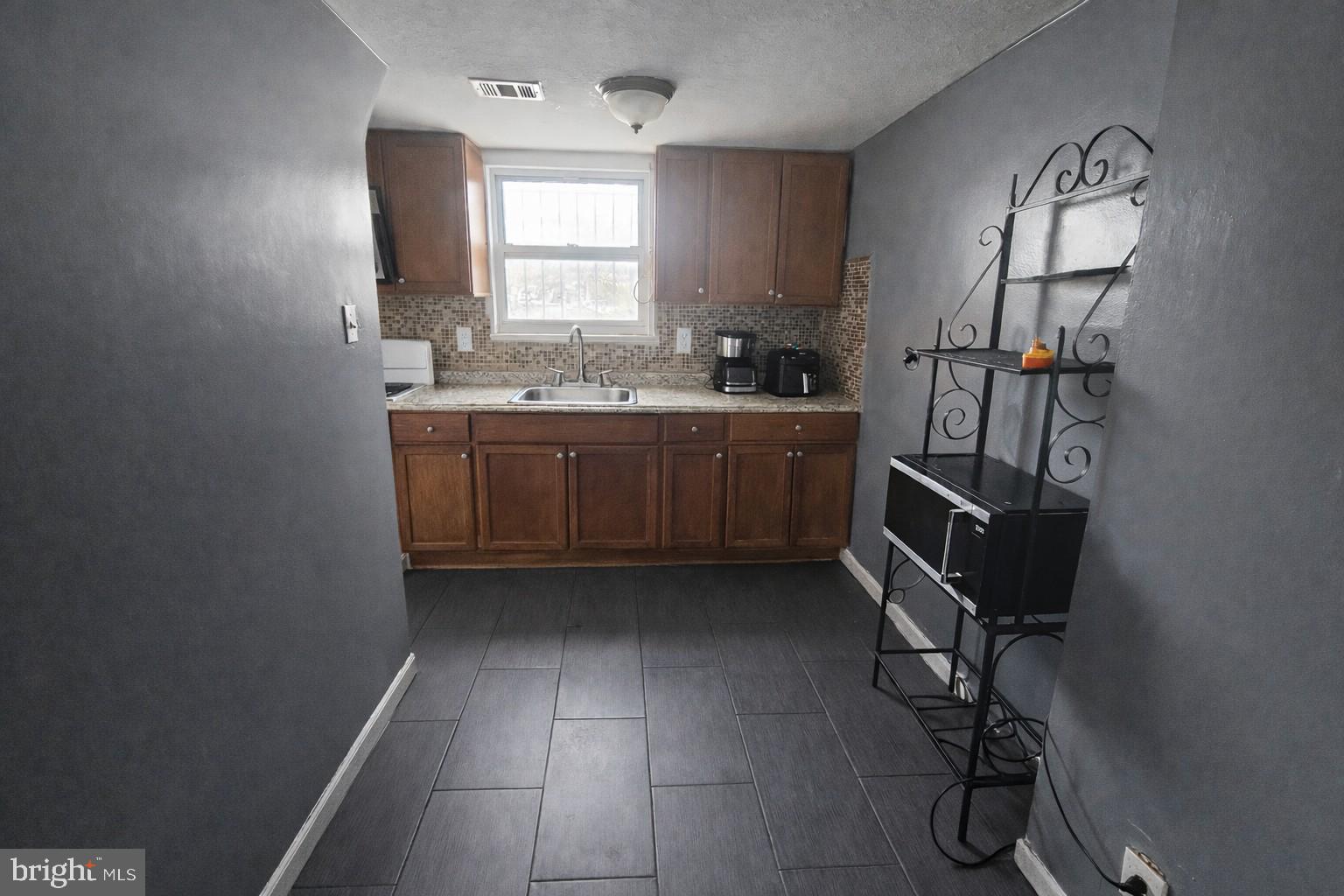 1438 Perkins Street Chester, PA 19013 - Photo 3 of 10