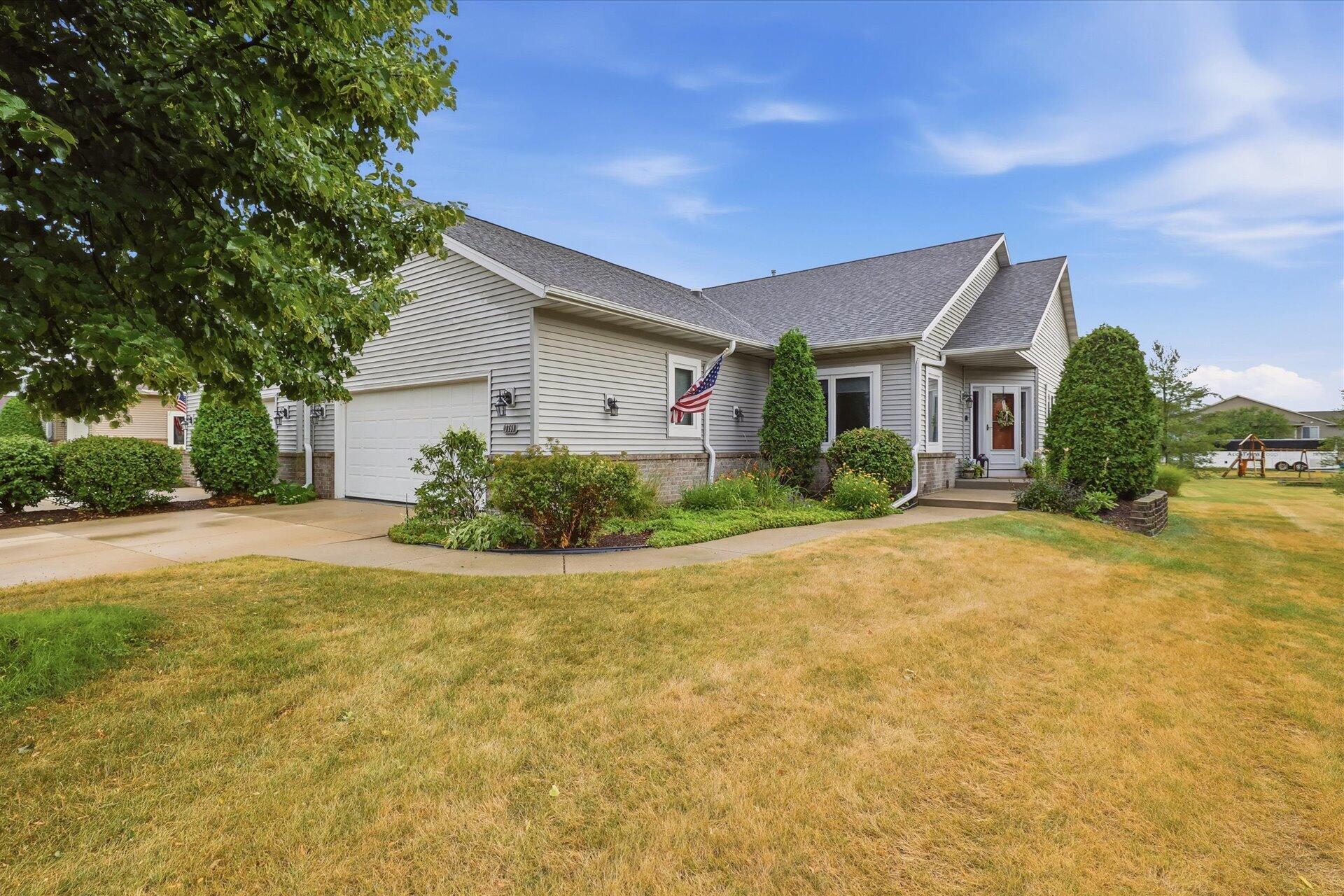 N7791 Maple Ridge Road Oconomowoc, WI 53066 - Photo 1 of 40 01-001_7I5A0841