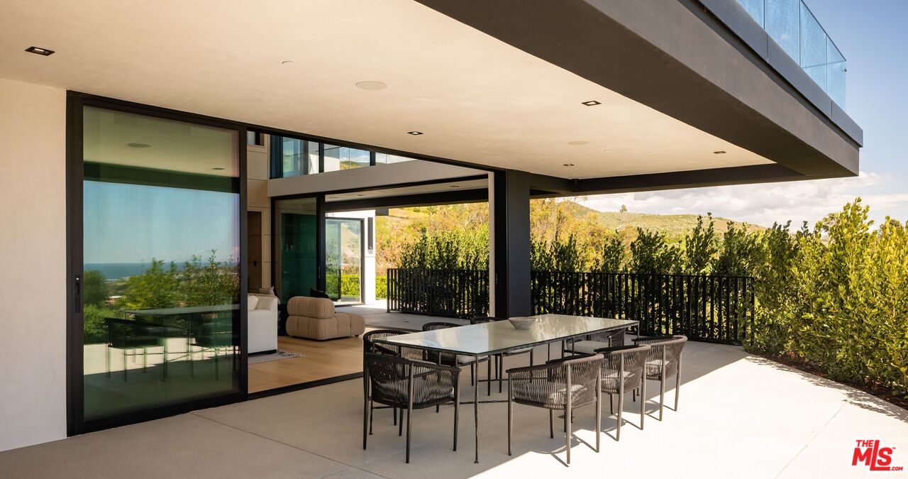 29800 Cuthbert Road Malibu, CA 90265 - Photo 17 of 35