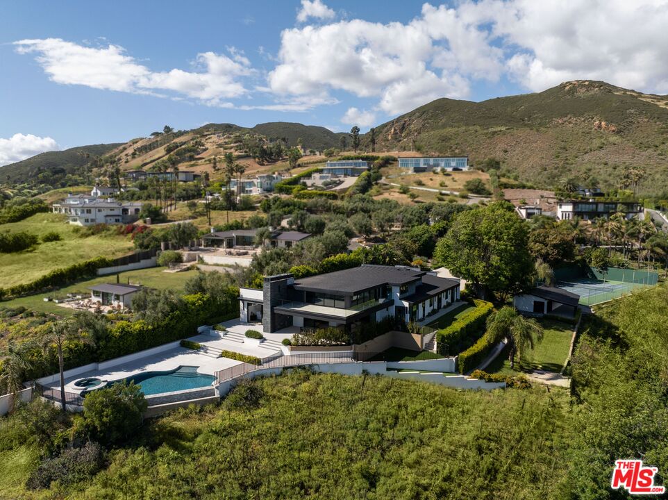 29800 Cuthbert Road Malibu, CA 90265 - Photo 3 of 35