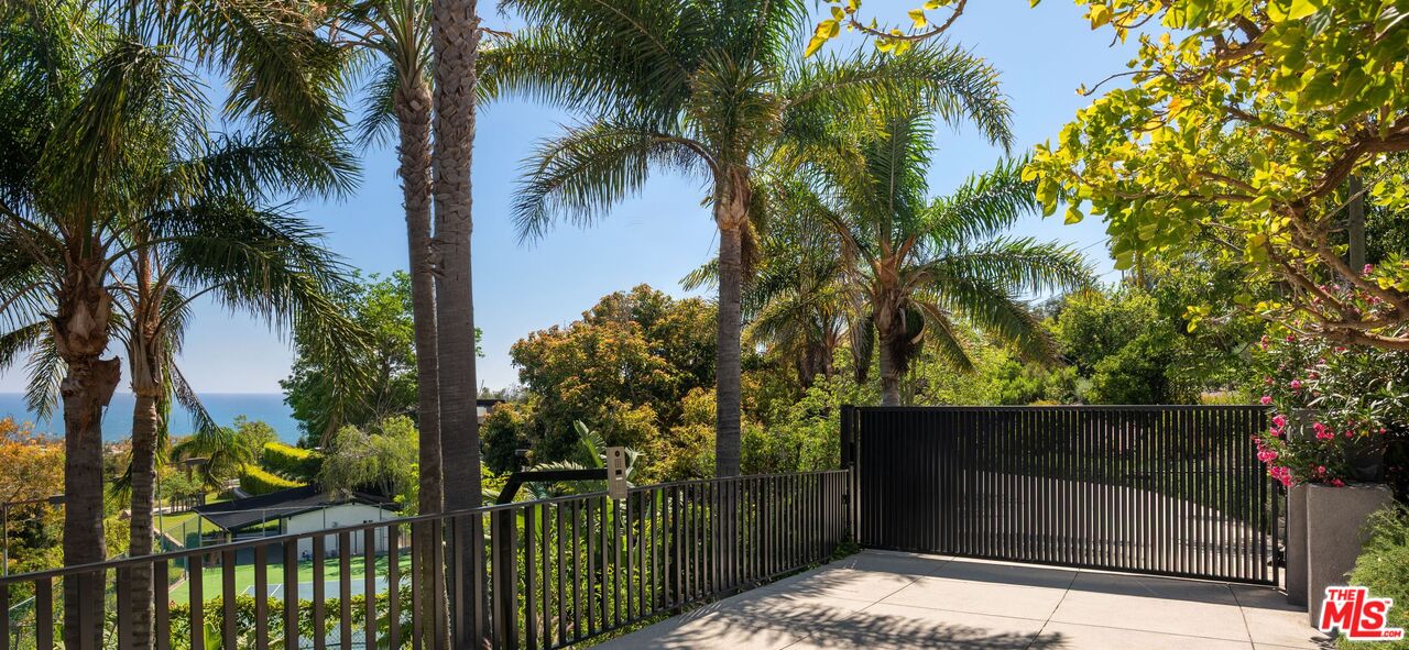 29800 Cuthbert Road Malibu, CA 90265 - Photo 4 of 35