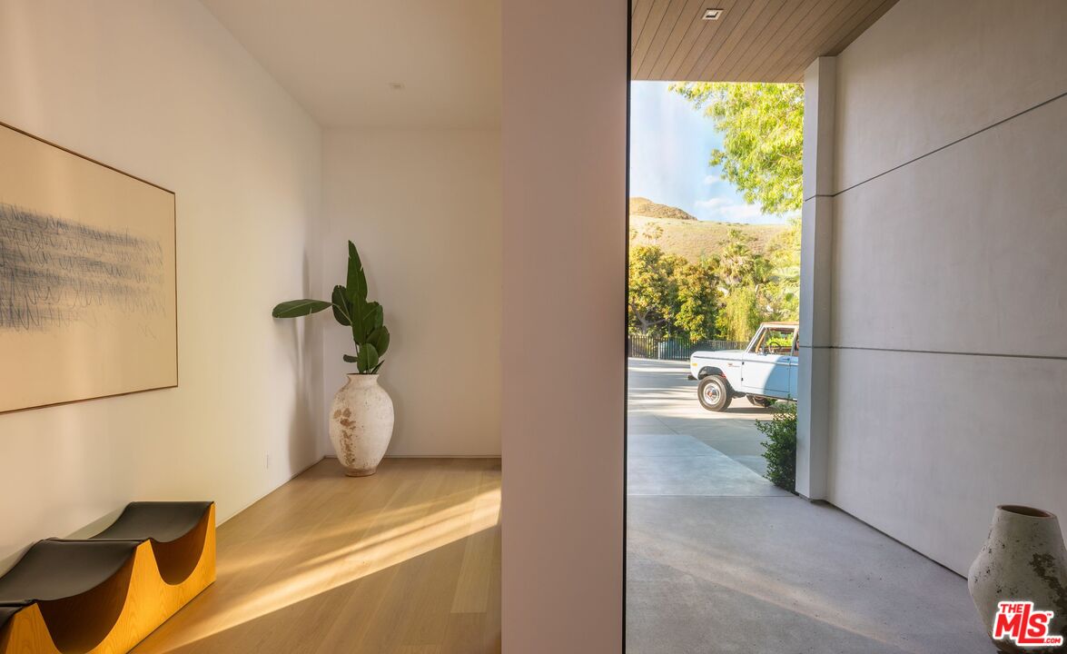 29800 Cuthbert Road Malibu, CA 90265 - Photo 7 of 35