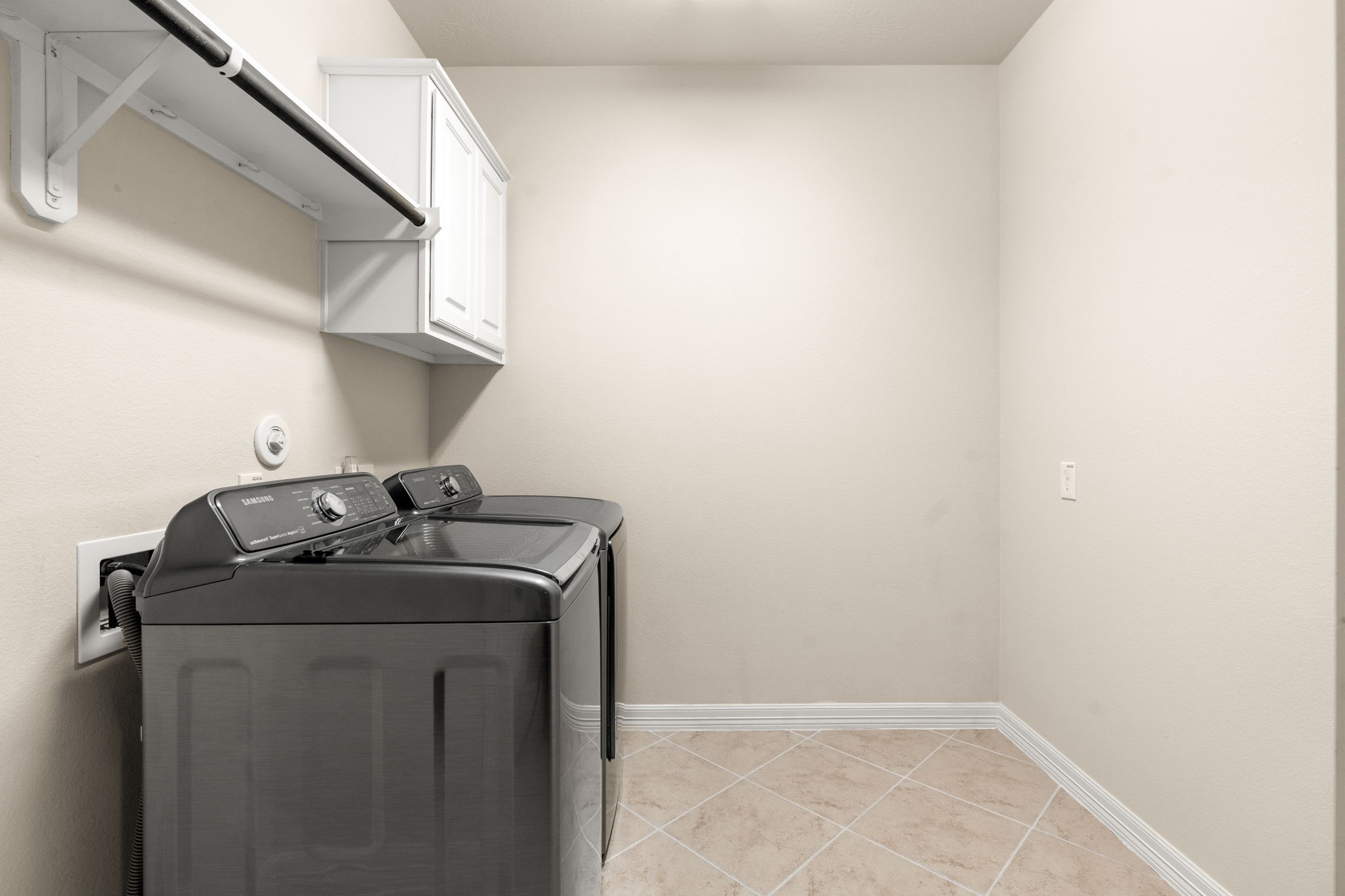 28503 Riverside Crest Lane Houston, TX 77336 - Photo 38 of 50 Room laundry room 8' x 8'