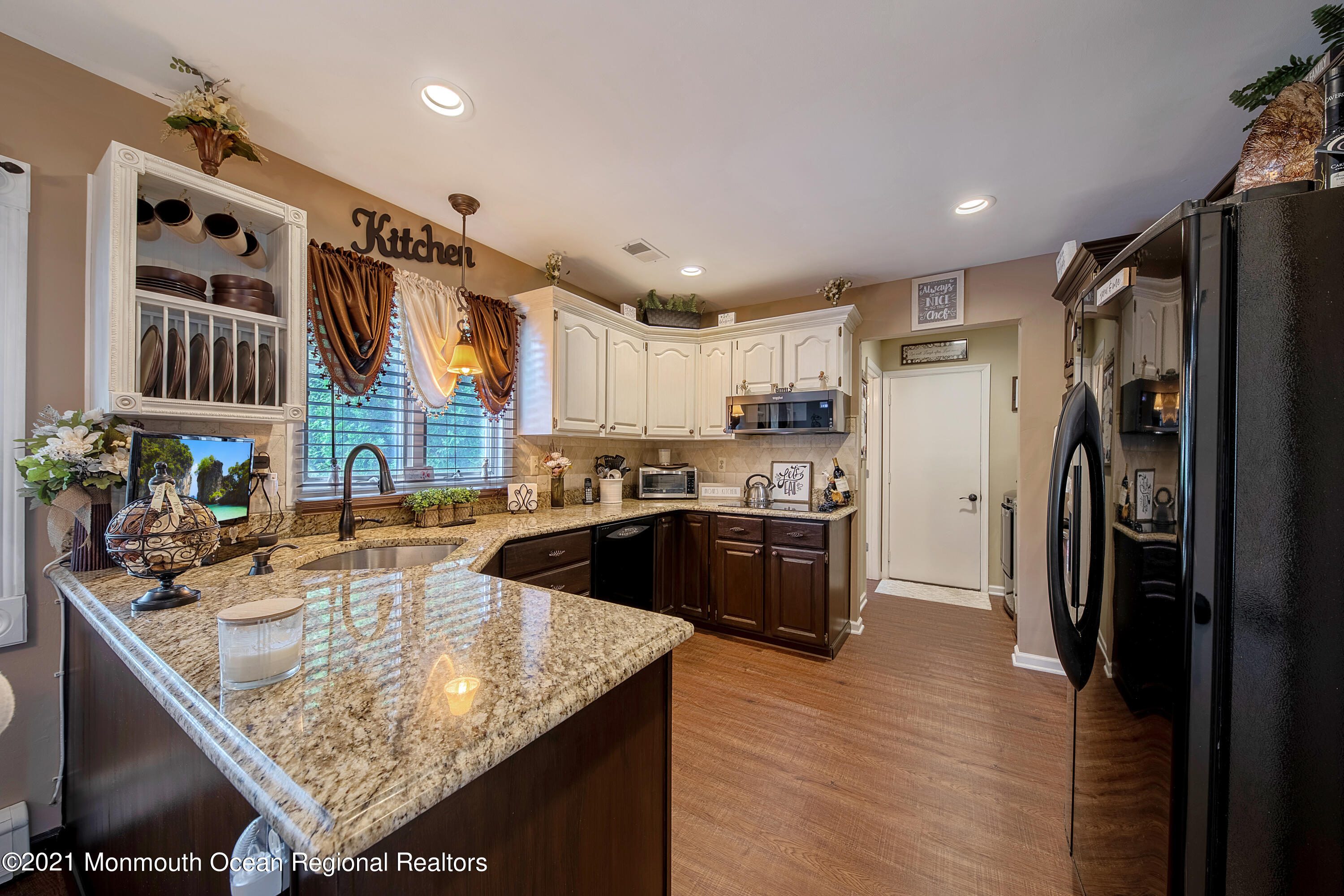 292 Bartley Road Jackson, NJ 08527 - Photo 8 of 28 KITCHEN