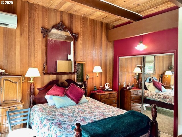 766 Foothill Drive Eugene, OR 97405 - Photo 7 of 12 a bedroom with a bed a lamp and a potted plant