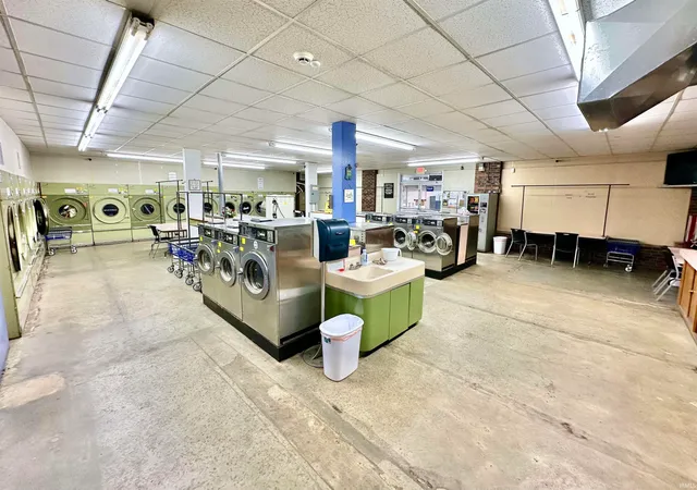 $319,000 | 407 South Park Drive, Huntingburg, IN 47542