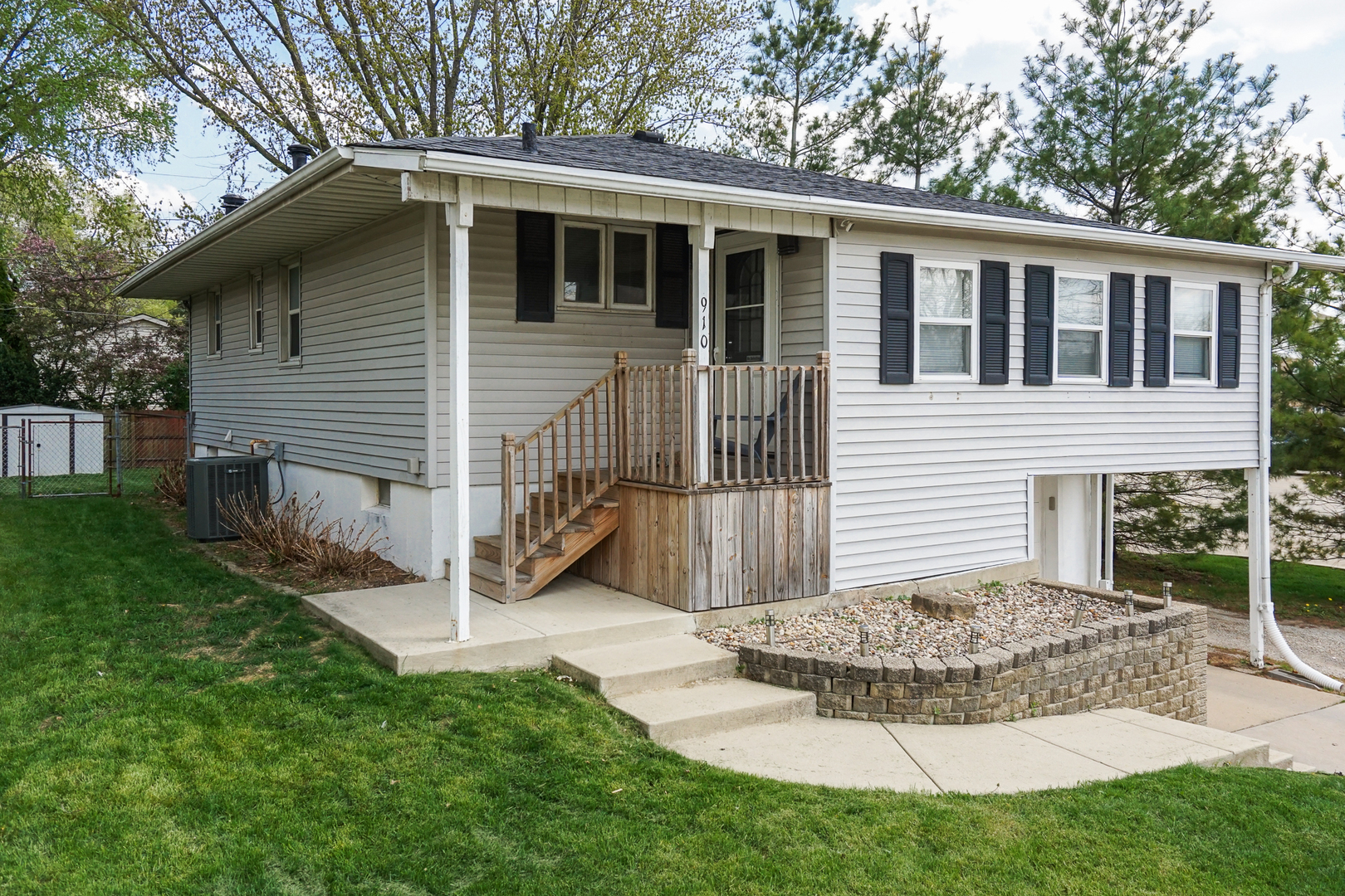 910 South Cottage Avenue Normal, IL 61761 - Photo 3 of 34 Gallery Image 3