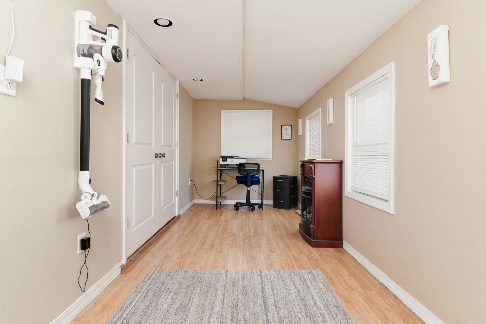 910 South Cottage Avenue Normal, IL 61761 - Photo 4 of 34 Gallery Image 4