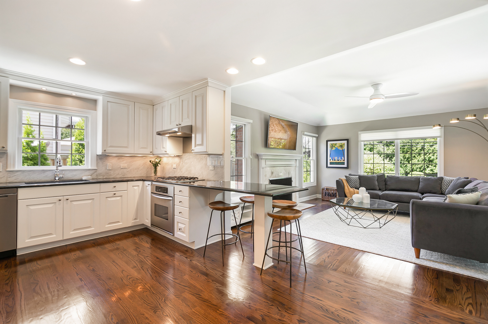 348 East Woodland Road Lake Bluff, IL 60044 - Photo 8 of 30