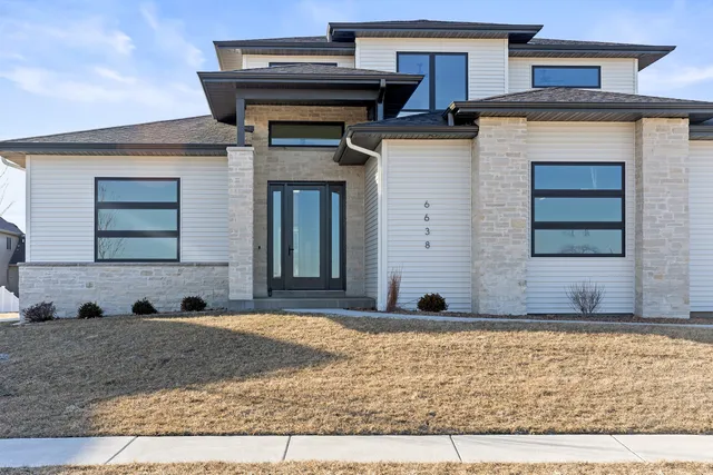 $865,000 | 6638 Pelican Street, Bettendorf, IA 52722