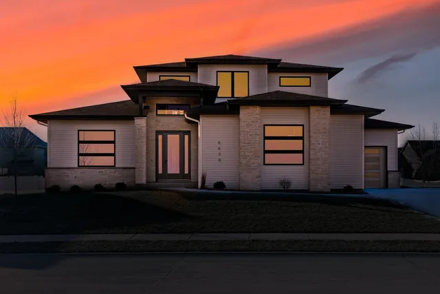 $865,000 | 6638 Pelican Street, Bettendorf, IA 52722