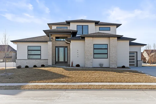 $865,000 | 6638 Pelican Street, Bettendorf, IA 52722