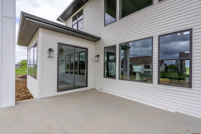 $865,000 | 6638 Pelican Street, Bettendorf, IA 52722