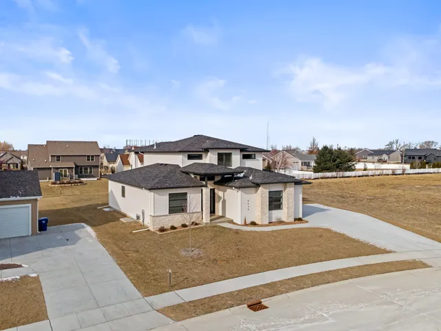 $865,000 | 6638 Pelican Street, Bettendorf, IA 52722