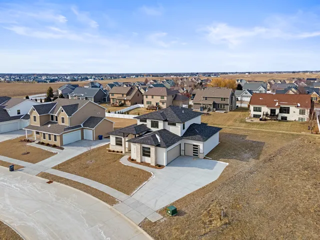 $865,000 | 6638 Pelican Street, Bettendorf, IA 52722