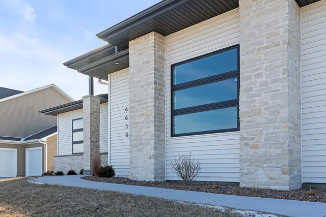 $865,000 | 6638 Pelican Street, Bettendorf, IA 52722