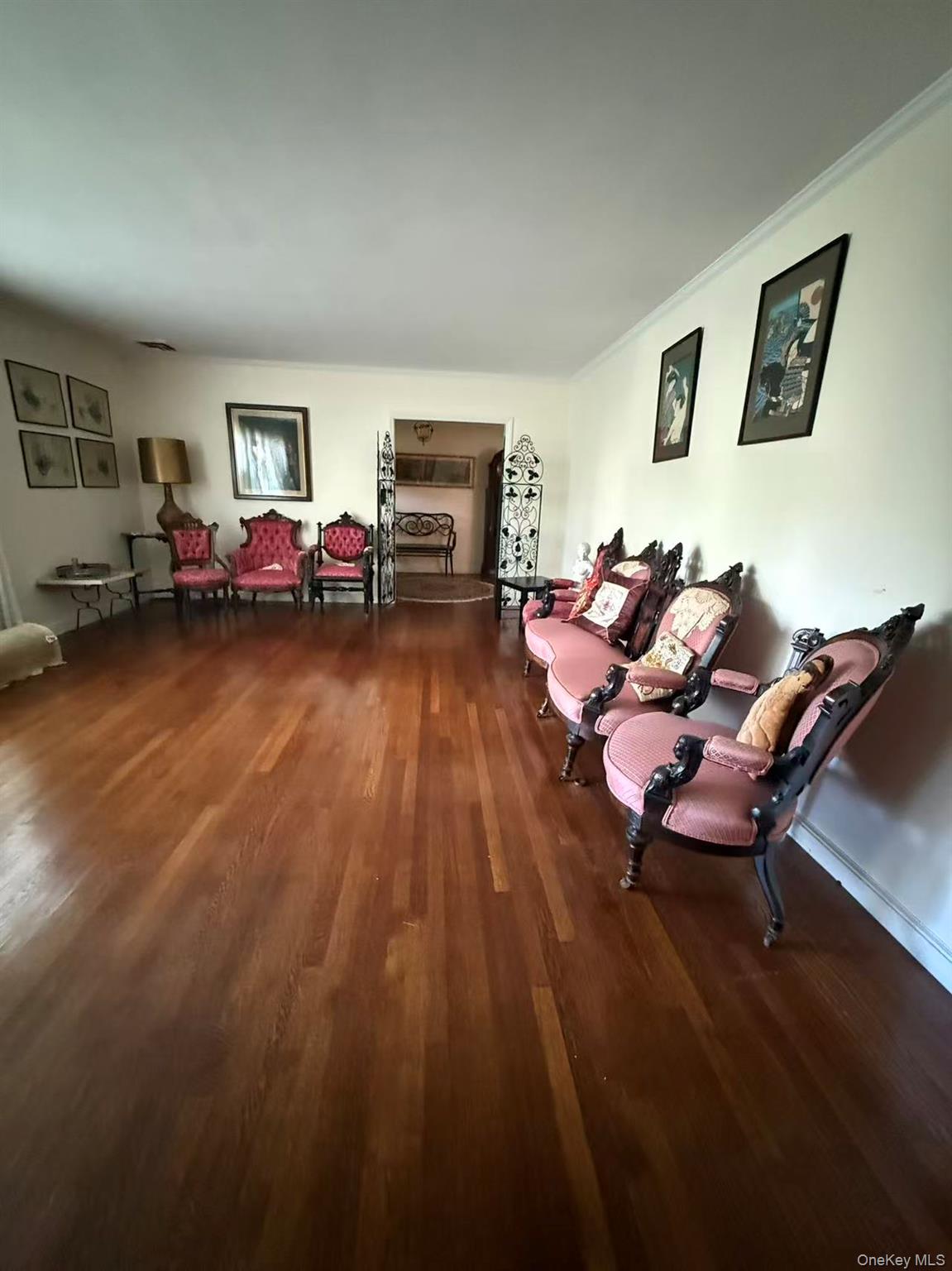10 Hempton Road Great Neck, NY 11020 - Photo 5 of 8
