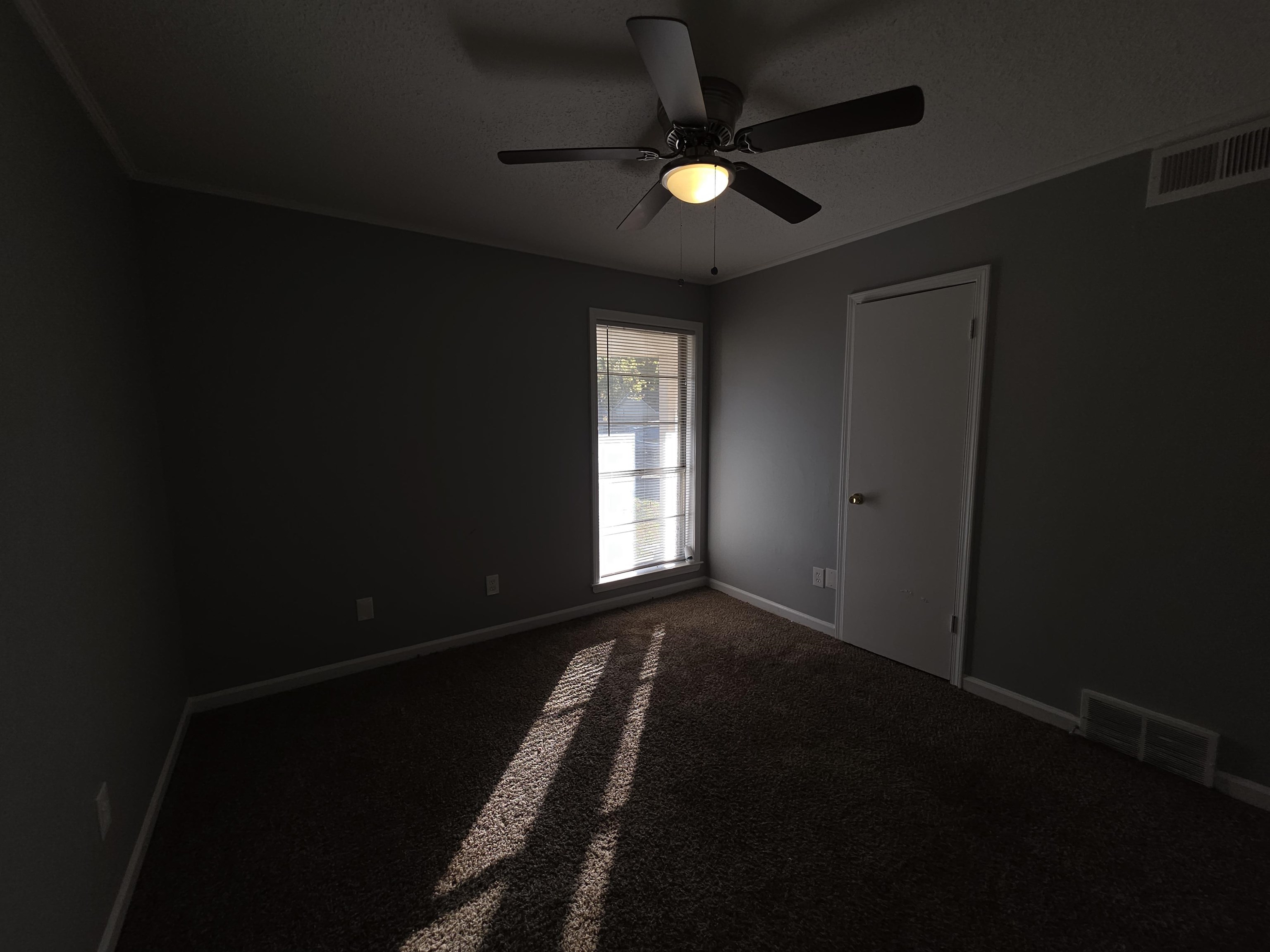 936 Chesterton Drive Memphis, TN 38127 - Photo 19 of 28 a view of an empty room and window