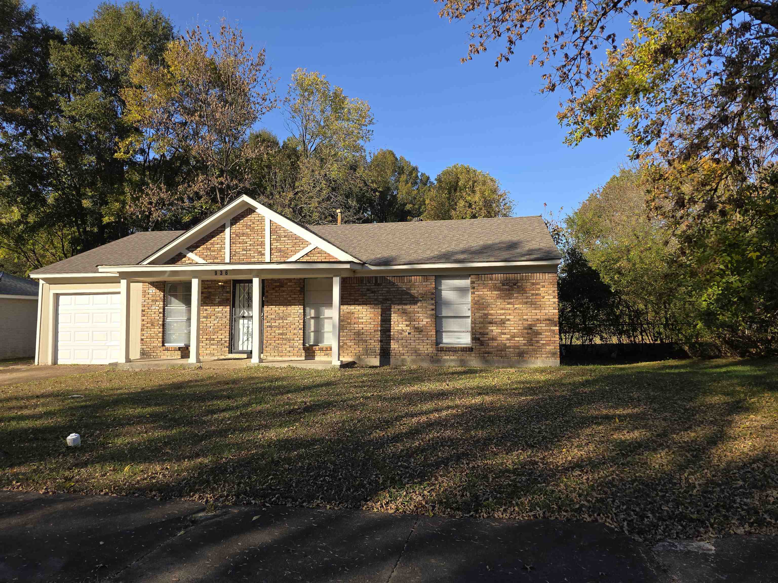 936 Chesterton Drive Memphis, TN 38127 - Photo 3 of 28 a front view of a house with a yard